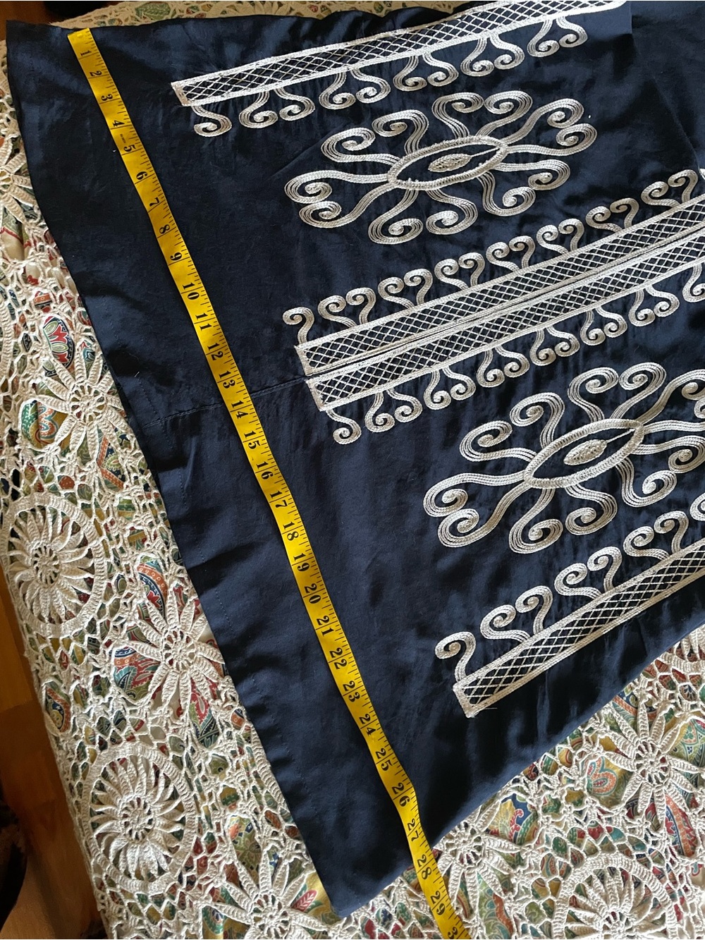Embroidered caftan - Picture 14 of 15